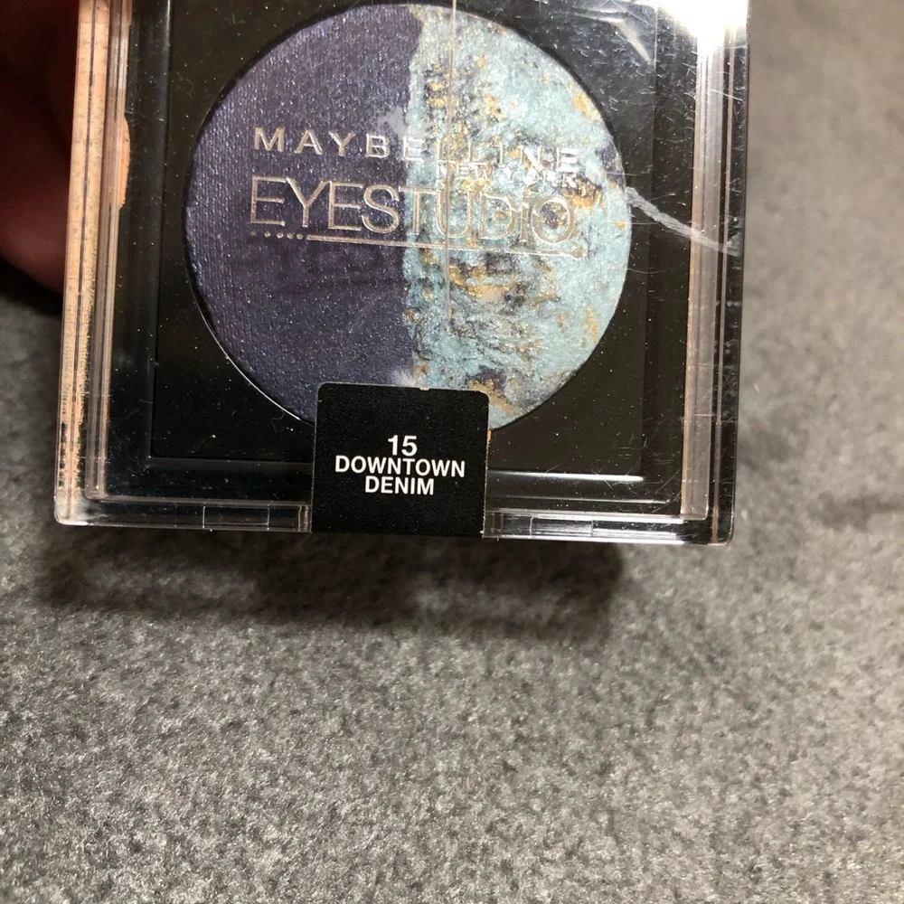 Maybelline EyeStudio Color Pearls Marbleized Eyeshadow Duo Downtown Denim